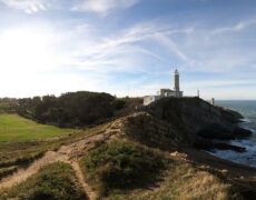 Descubre el encanto del Faro de Cabo Mayor en Santander: Un imperdible del turismo costero